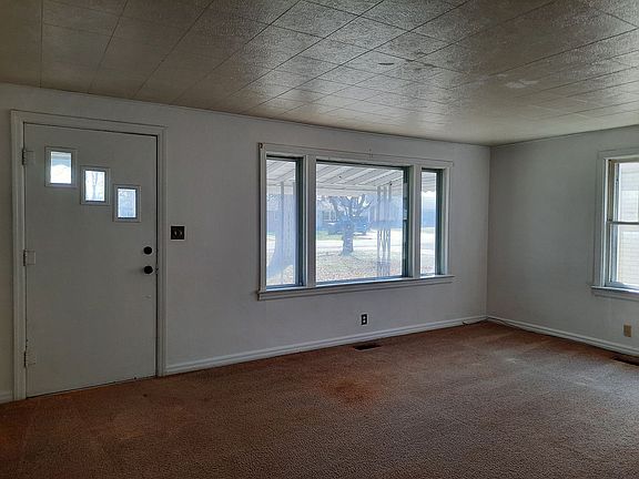 4th image of 2614 E 9th St #1