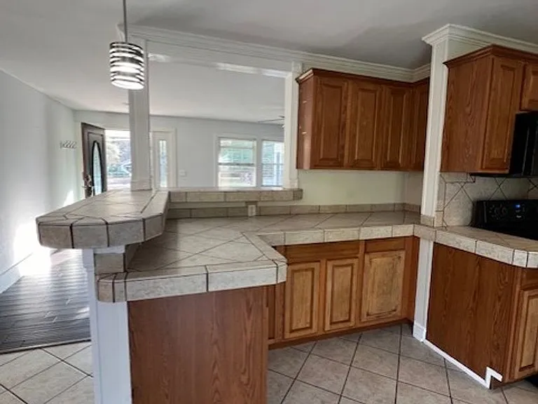 121 Gilbert Curry Dr — Photo 3