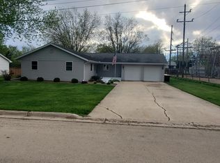 713 S Maple St, Lena, IL 61048
