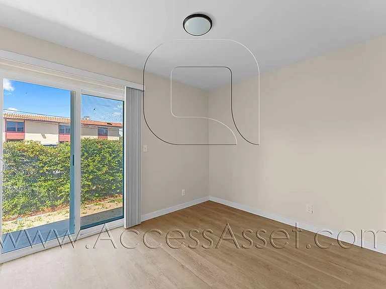 (*) S Lindsay 108 — Photo 28