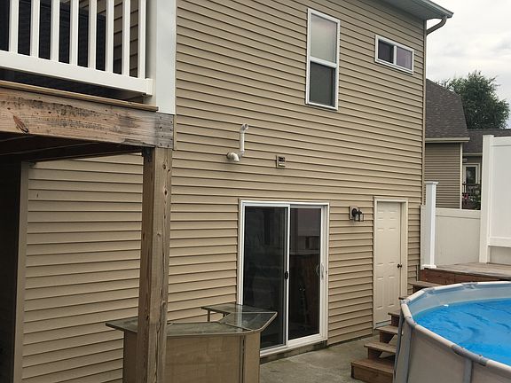 3rd image of 1637 Silverbow Dr SE