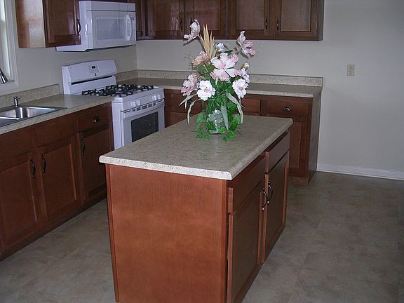 3rd image of 109 Paula Dr