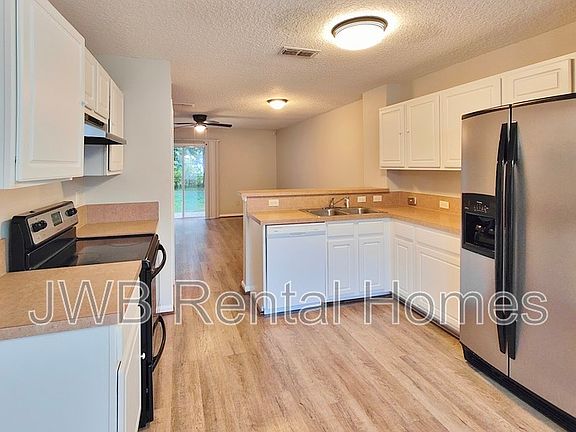 3rd image of 5877 Liska Dr