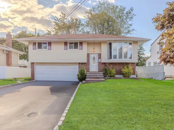 208 Irving Avenue, Deer Park, NY 11729