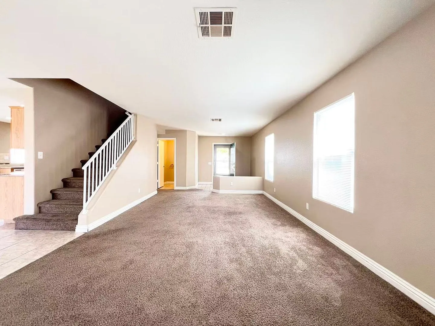 Superb Conditions 2 Story House Near Summerlin — Photo 4