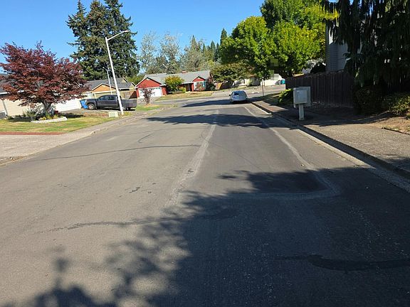 4th image of 8300 NE 25th Pl