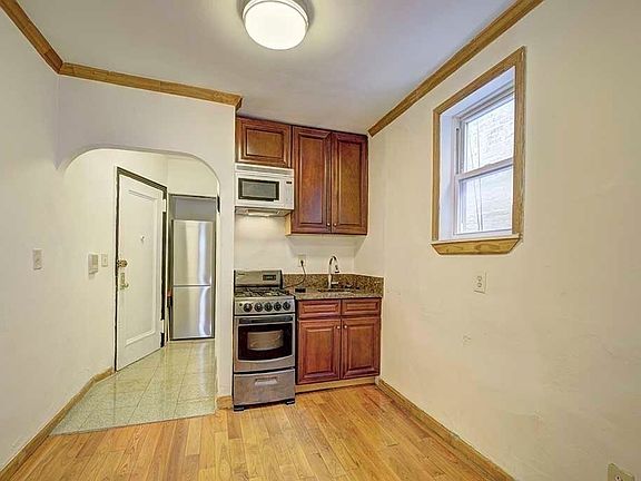 2nd image of 128 Mac Dougal St