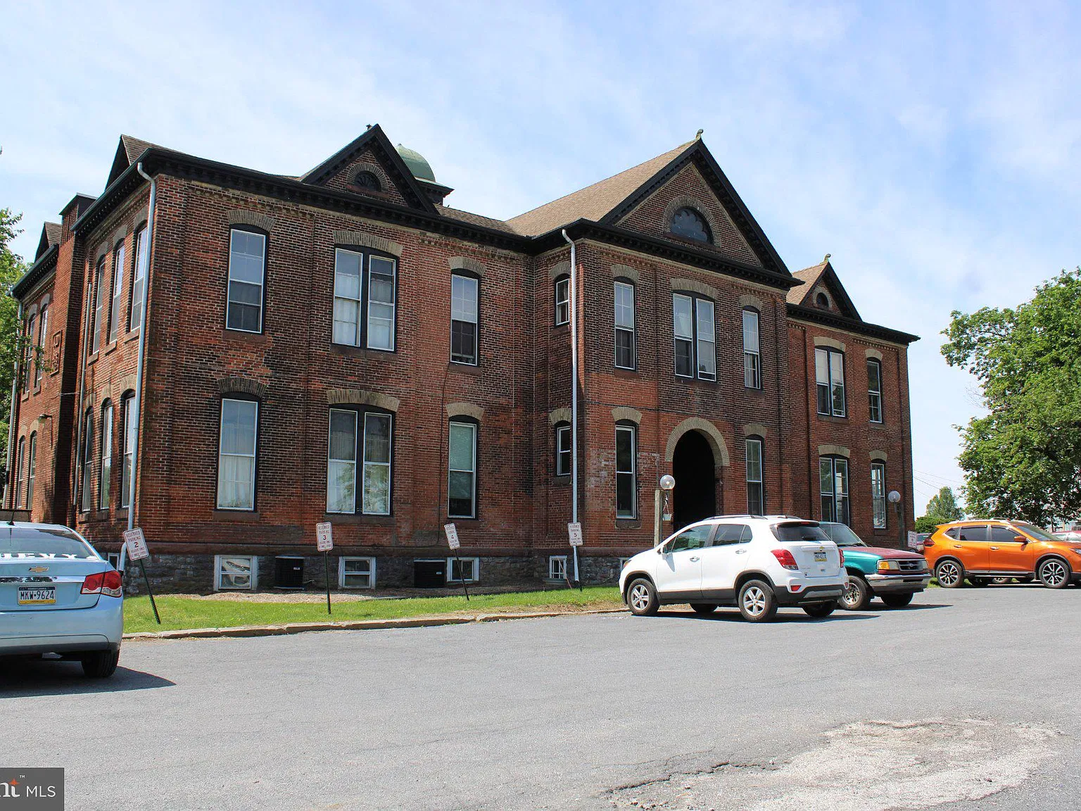 745 Manor St — Photo 2