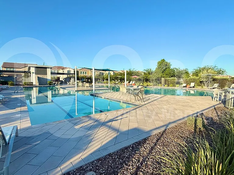 1068 E Sabino Dr — Photo 4