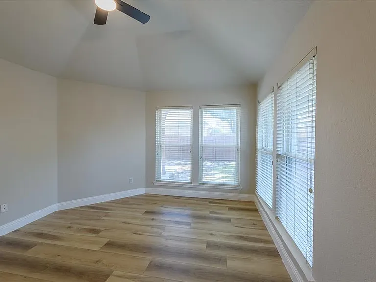 3304 Felicia Ct — Photo 28