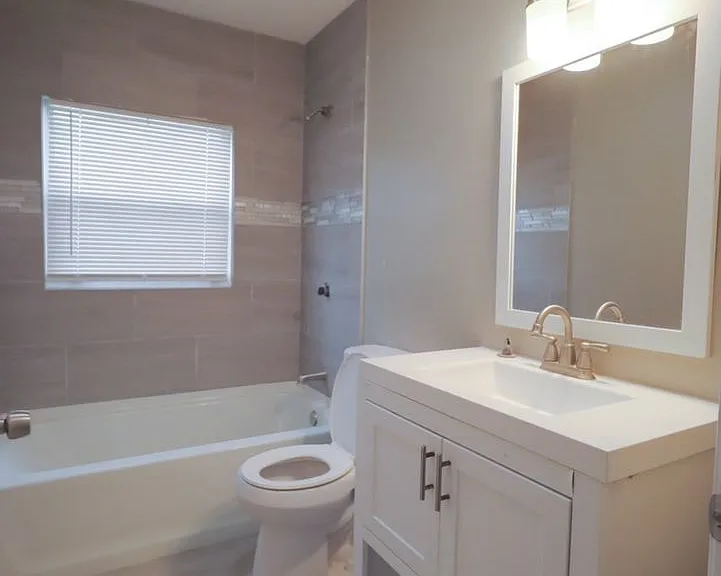 4089 Polk St — Photo 3