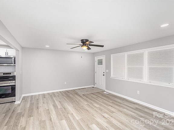 5th image of 915 N Weldon St