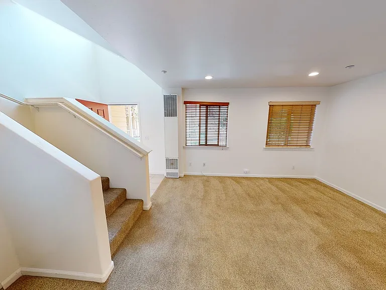 626 Broad St — Photo 18
