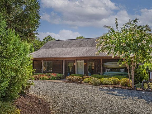 3rd image of 267 Bull Run Dr