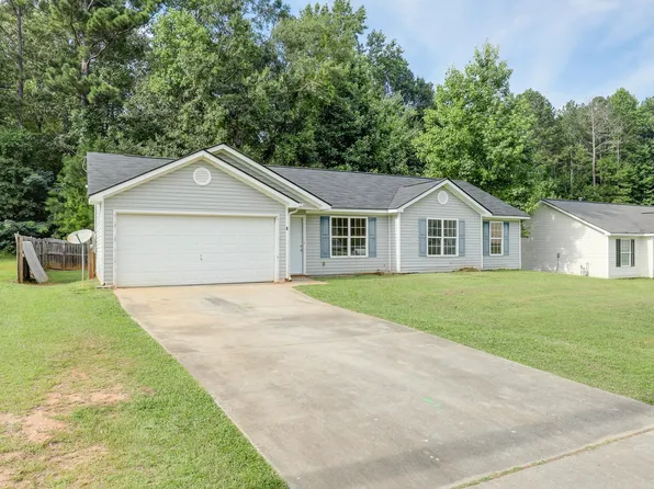 8 Chelsea Ln, Grantville, GA 30220