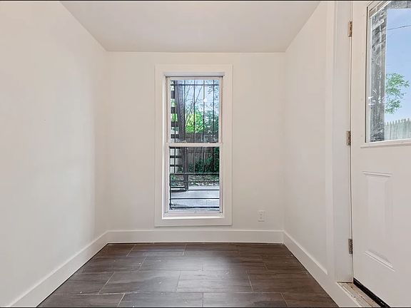5th image of 438 Lewis Ave