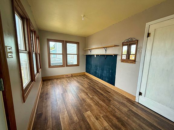 2nd image of 211 E Chapel St