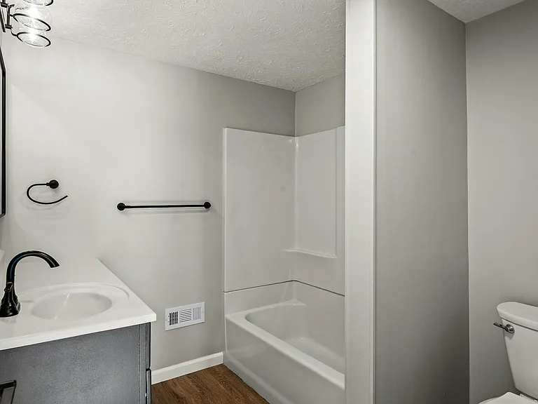 1508 Wilson St — Photo 16
