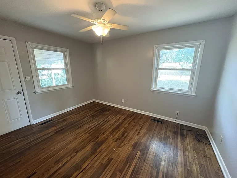 224 Pine Ave — Photo 5