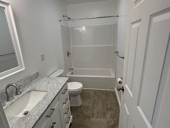 5th image of 892 Bartlett Rd