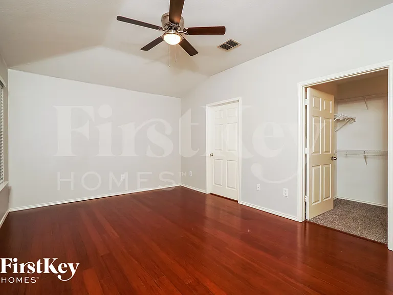 10410 Stallion Bay — Photo 9
