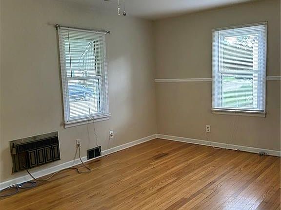 3rd image of 221 N Douglas Ave