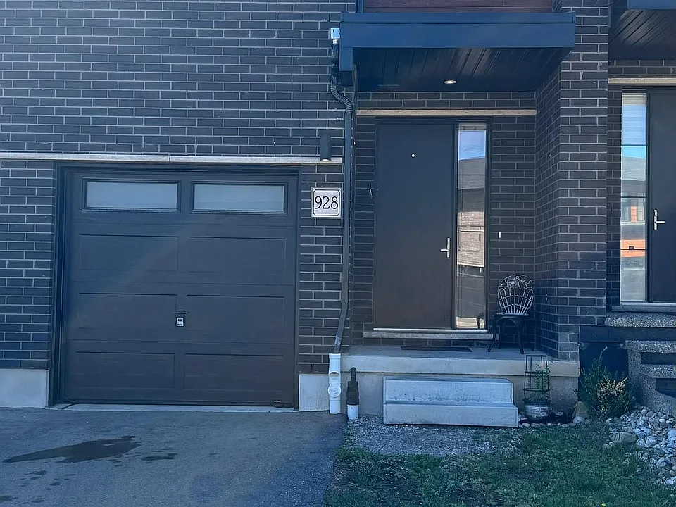 928 Robert Ferrie Dr