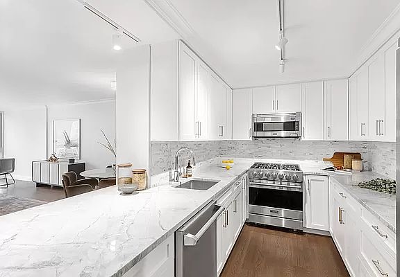 2nd image of 625 Main St APT 1332