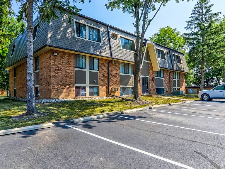 Westridge Apartments and Townhomes — Photo 1