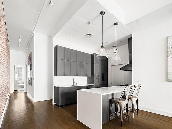 3rd image of 81 White St APT 2E