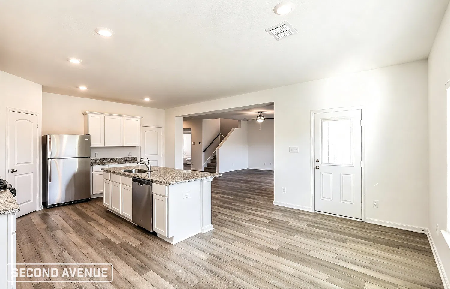 4 bed, 2.5 bath, 2205 sqft, $1,969 — Photo 3