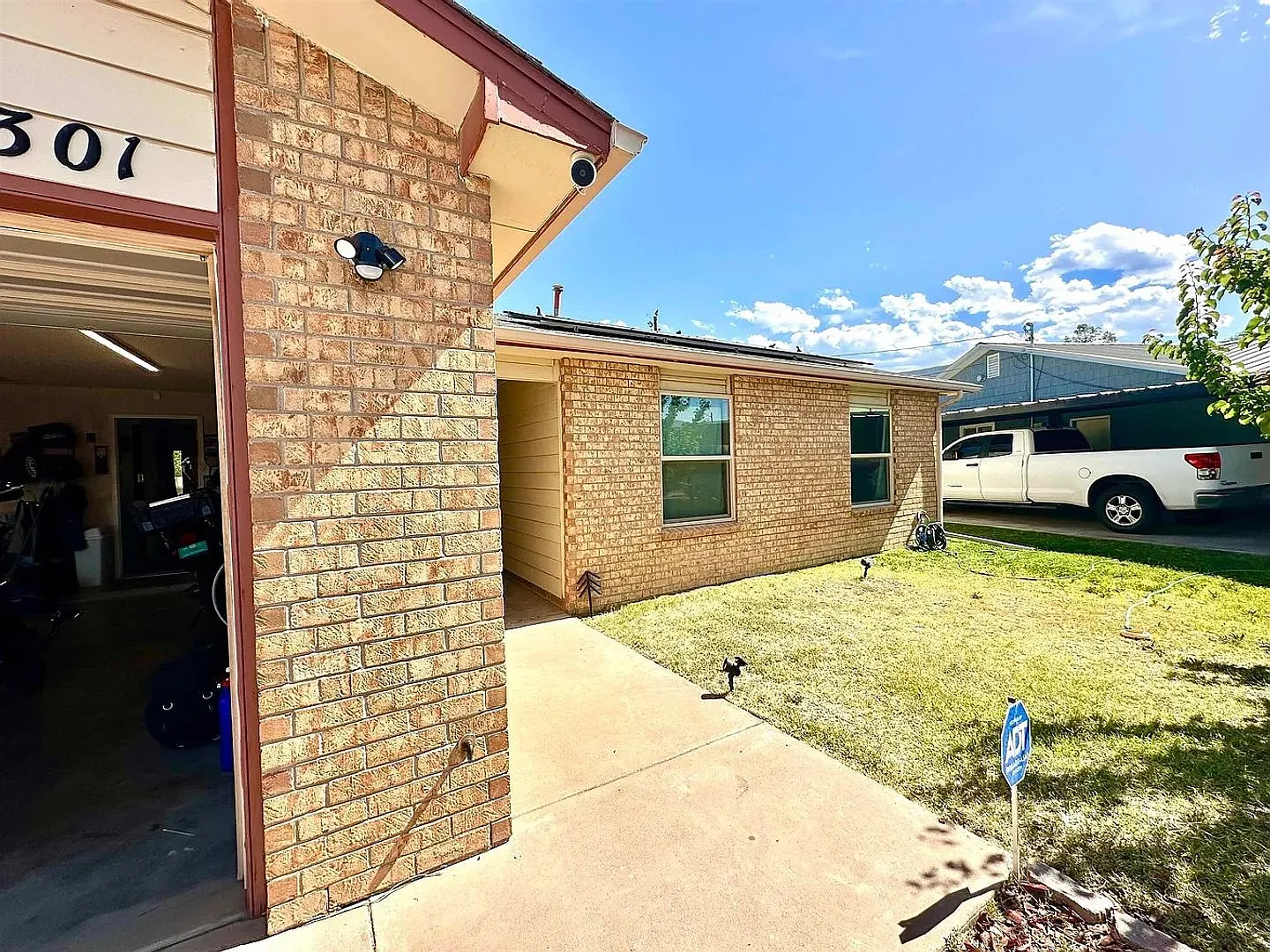 Welcome to this 3 BD, 2 Bth home situated on a corner lot!! Electric Included!! — Photo 3