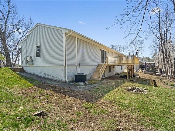 4th image of 77 Zenith Dr