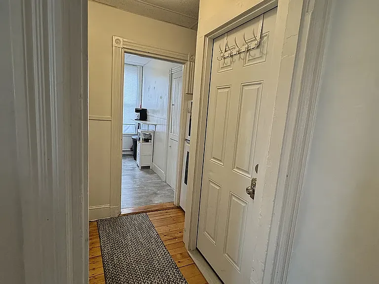 19 Crescent St #4A — Photo 3