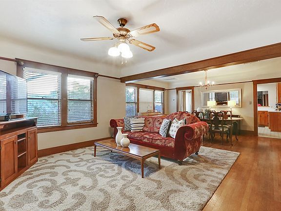 5th image of 609 W Kaweah Ave