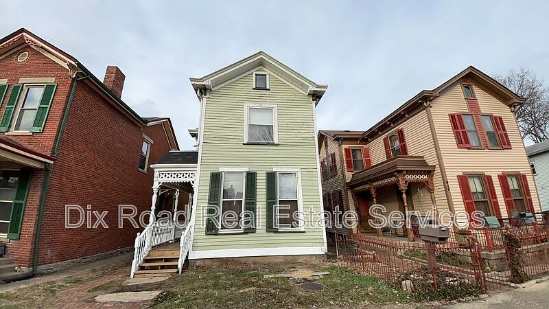 1st image of 808 Campbell Ave Floor 1