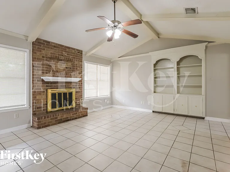 222 Magic Oaks Dr — Photo 5