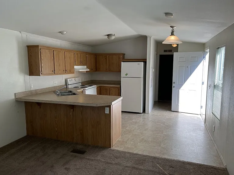 6662 NE Pine St — Photo 3