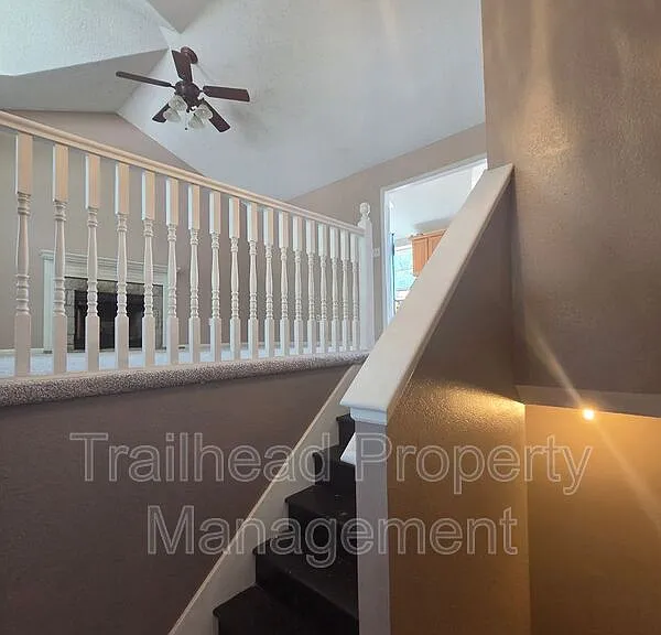 607 SE Steeple Ln — Photo 4