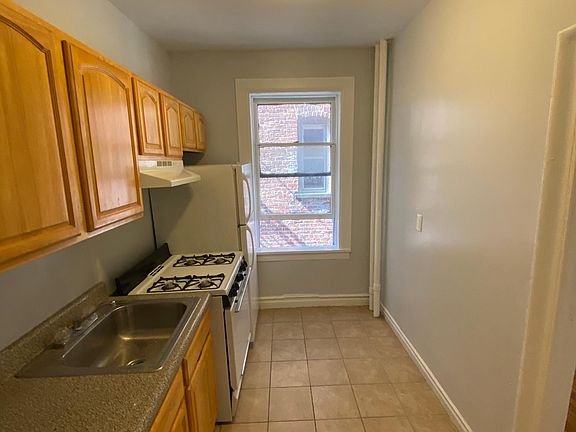 2nd image of 42 Vroom St APT 32