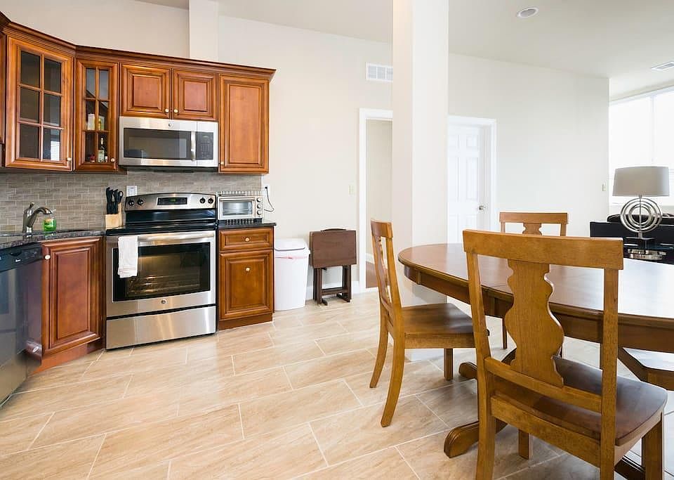 1st image of 908 Cherry St #201