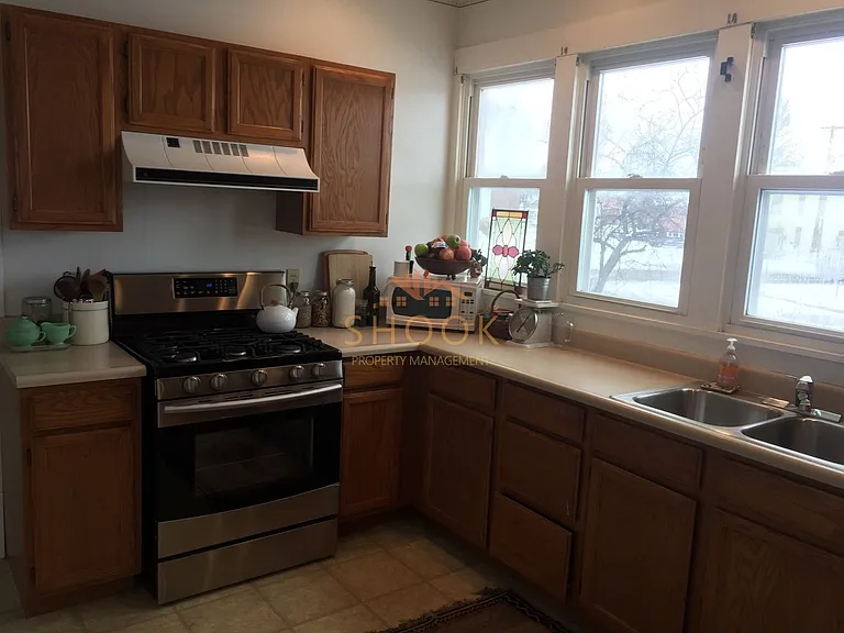 1312 Ferry St — Photo 5