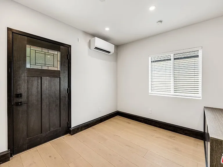 7931 Zelzah Ave — Photo 10