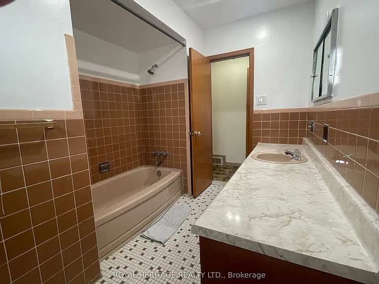 281 Driftwood Ave #MAIN FLOOR — Photo 14