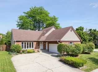 301 Alexandria Dr, Vernon Hills, IL