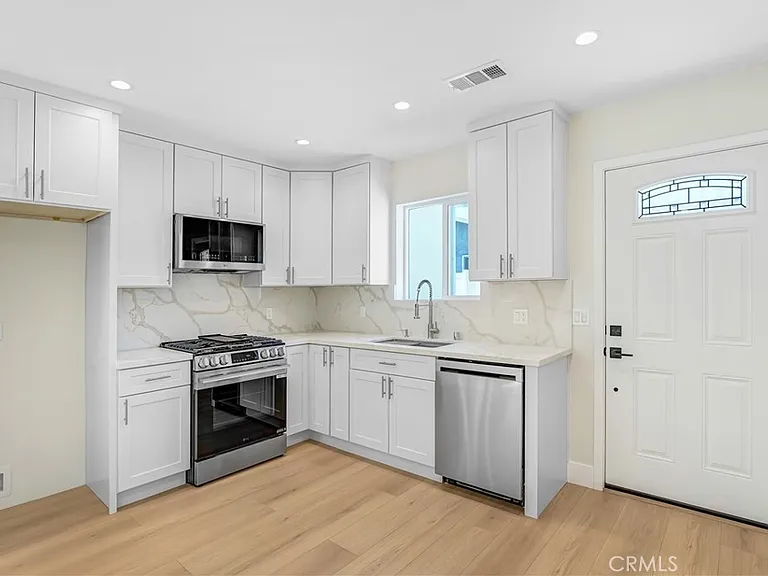6724 Katherine Ave — Photo 3
