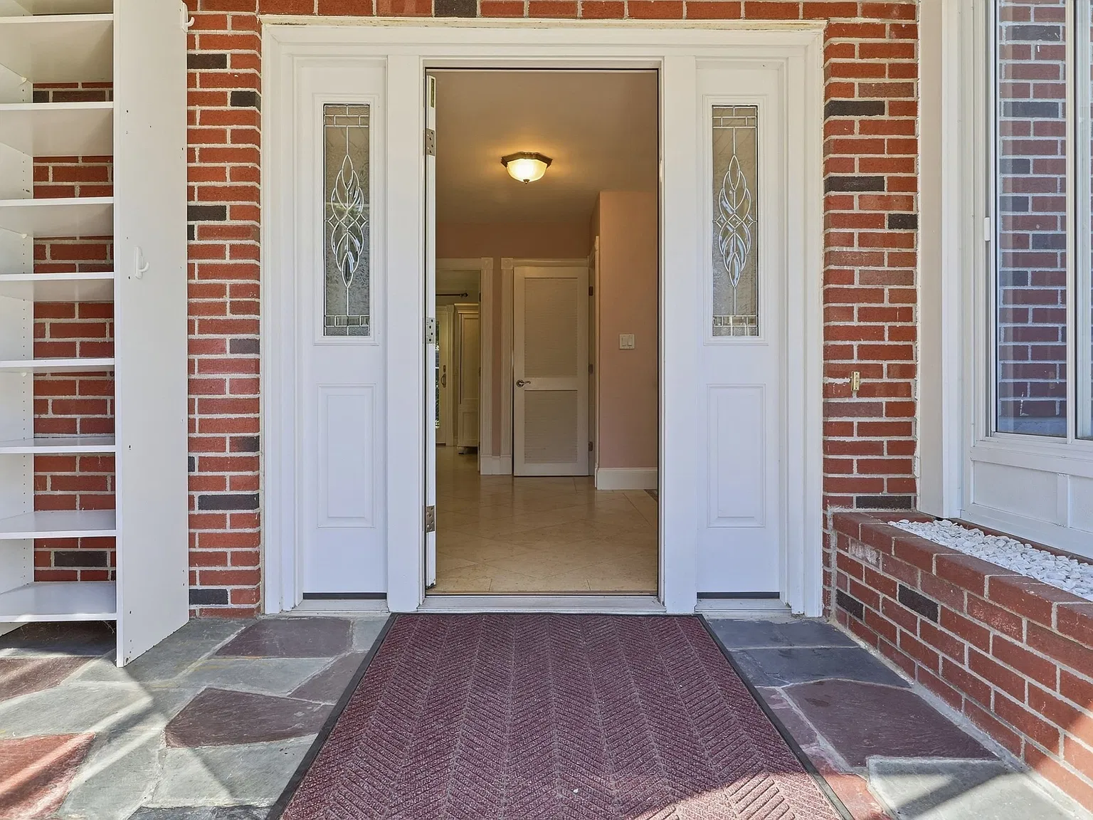 3 bed, 2.0 bath, 1952 sqft, $3,750 — Photo 3