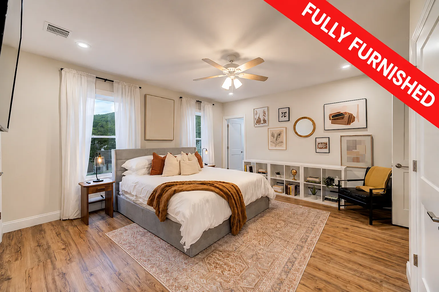 3 bed, 1000 sqft, $4,000 — Photo 1