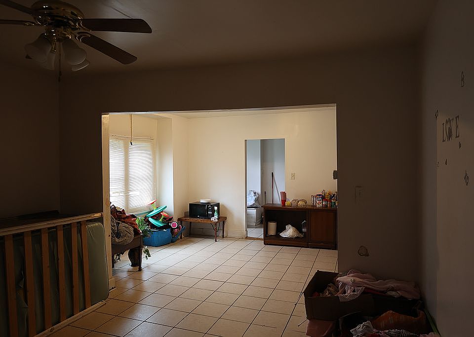 2nd image of 833 Maryland St