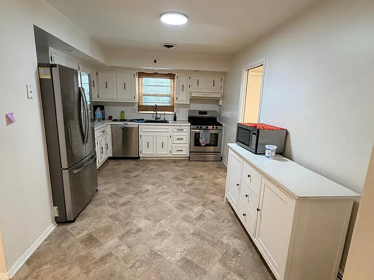 566 Anderson Ave — Photo 5